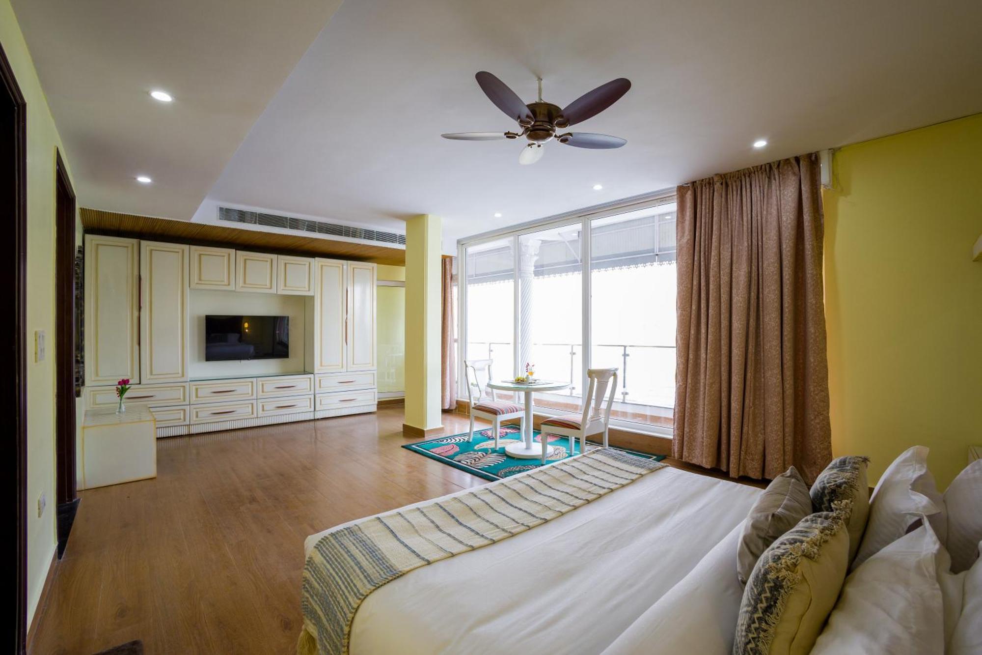 Elivaas Bydm The Ganges 2 Bhk Glasshouse Villa With Pvt Pool & Lift Rishīkesh Exterior foto