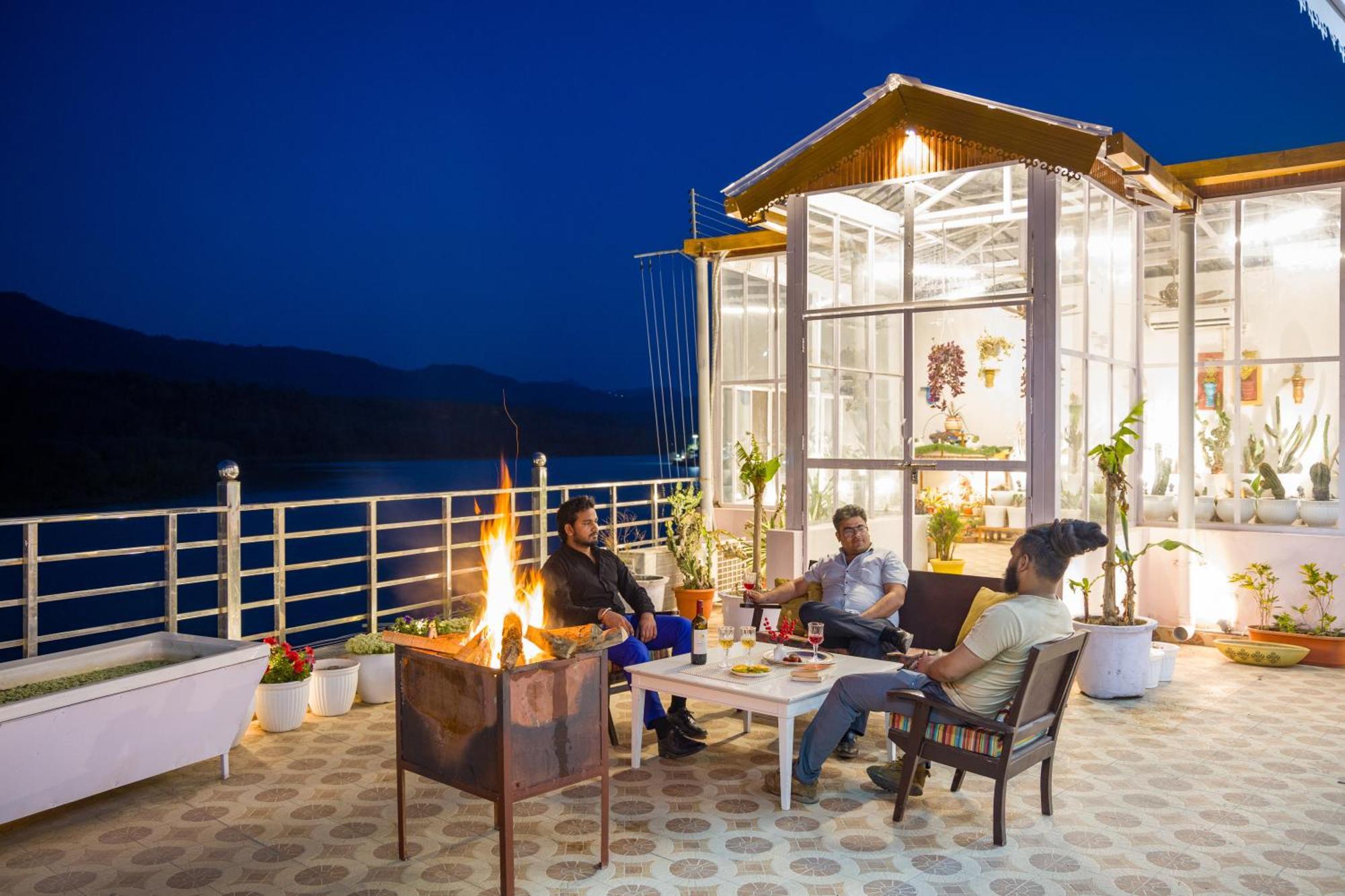 Elivaas Bydm The Ganges 2 Bhk Glasshouse Villa With Pvt Pool & Lift Rishīkesh Exterior foto
