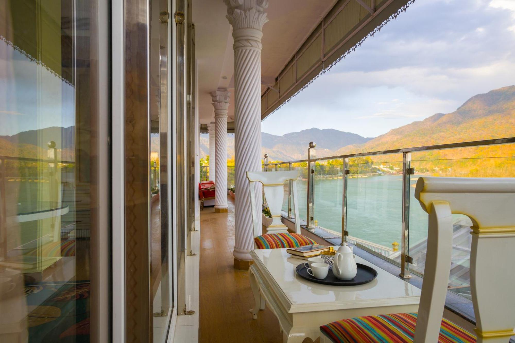 Elivaas Bydm The Ganges 2 Bhk Glasshouse Villa With Pvt Pool & Lift Rishīkesh Exterior foto