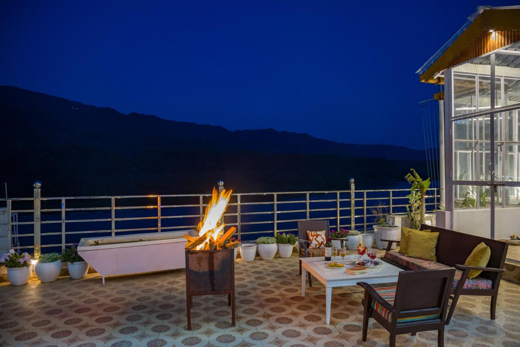 Elivaas Bydm The Ganges 2 Bhk Glasshouse Villa With Pvt Pool & Lift Rishīkesh Exterior foto