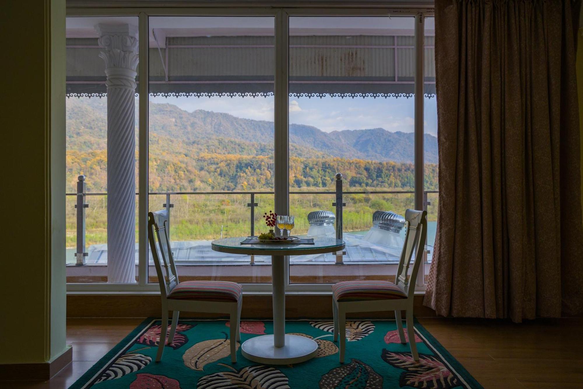 Elivaas Bydm The Ganges 2 Bhk Glasshouse Villa With Pvt Pool & Lift Rishīkesh Exterior foto