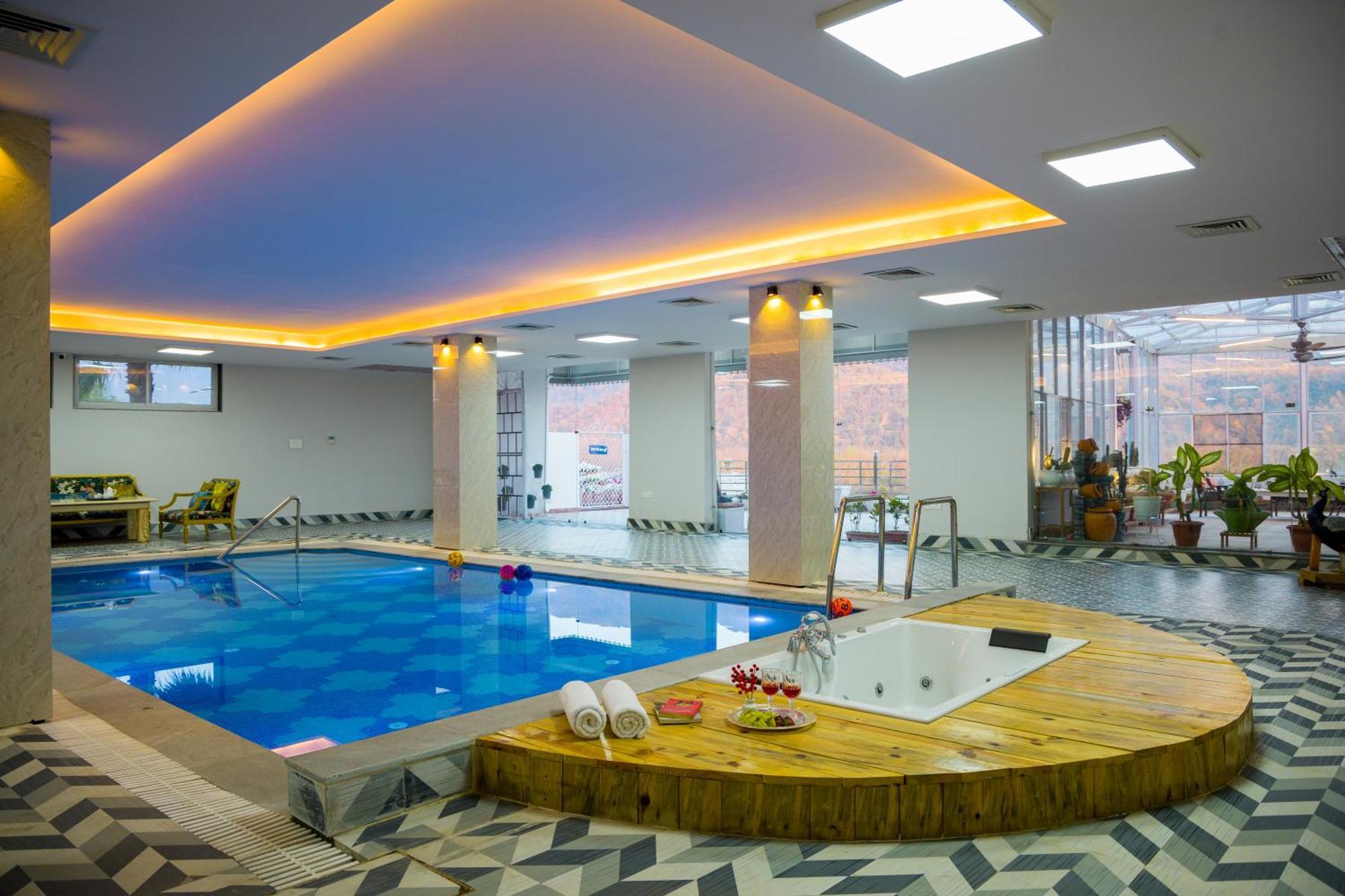 Elivaas Bydm The Ganges 2 Bhk Glasshouse Villa With Pvt Pool & Lift Rishīkesh Exterior foto