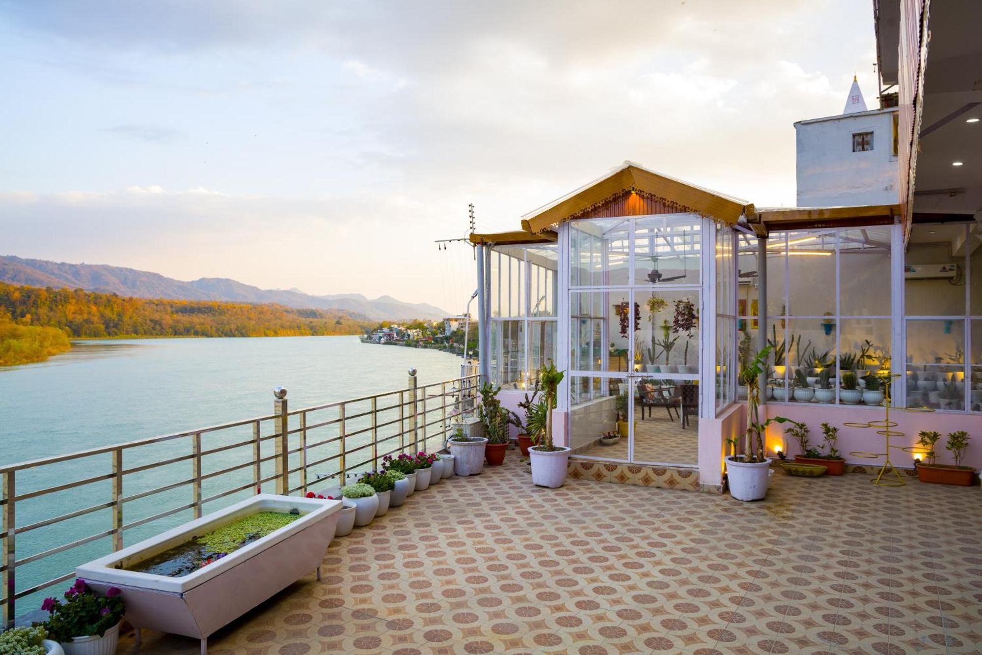Elivaas Bydm The Ganges 2 Bhk Glasshouse Villa With Pvt Pool & Lift Rishīkesh Exterior foto