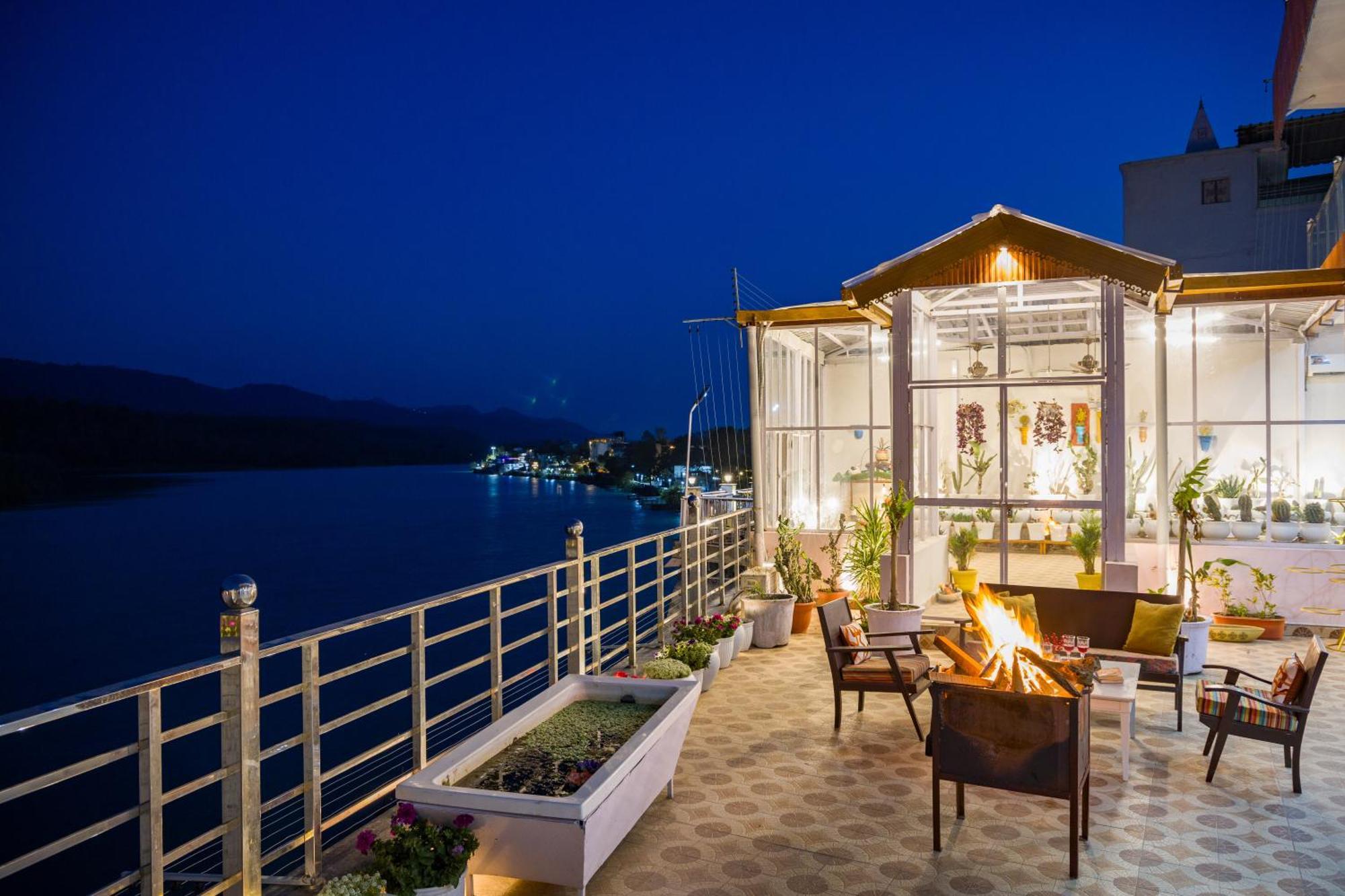 Elivaas Bydm The Ganges 2 Bhk Glasshouse Villa With Pvt Pool & Lift Rishīkesh Exterior foto